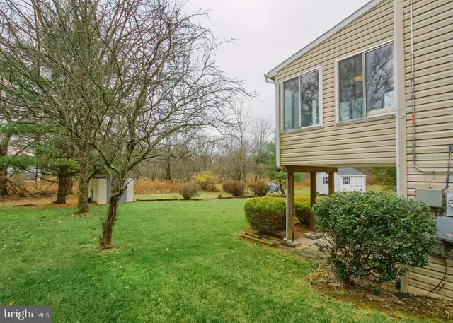 a view of a house with a backyard