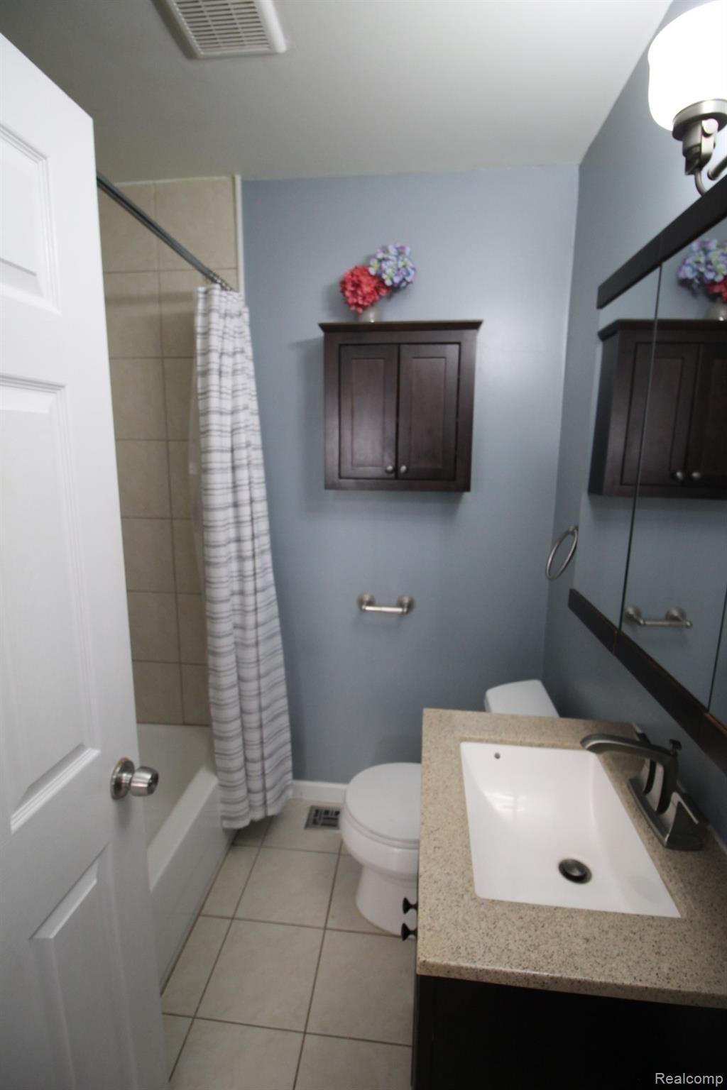 44108 Utica Road Utica, MI 48317 - Photo 19 of 27 IMG_8492.JPG