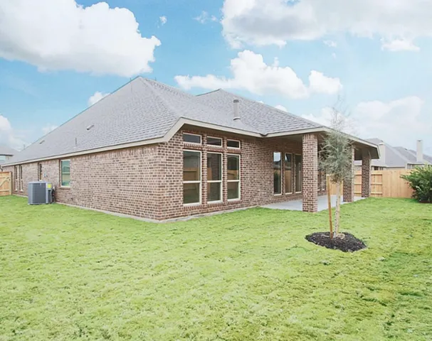 a view of a house with backyard and porch