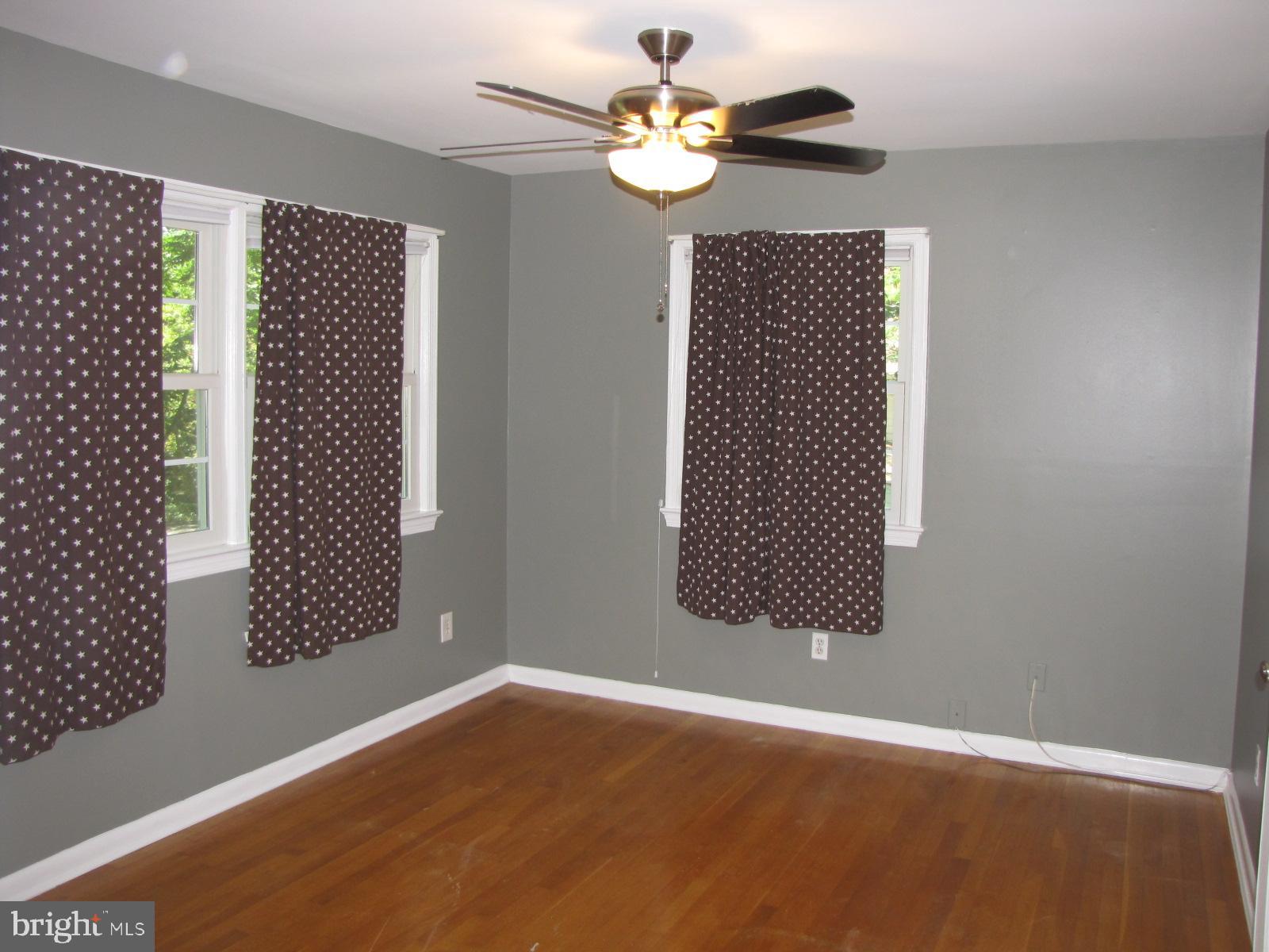 10220 Vale Road Vienna, VA 22181 - Photo 11 of 17