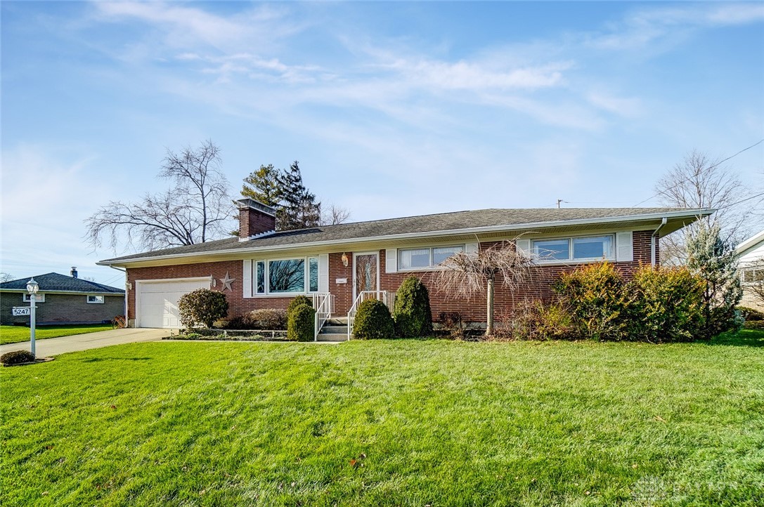 5247 West Ridgewood Road Springfield, OH 45503 - Photo 2 of 43