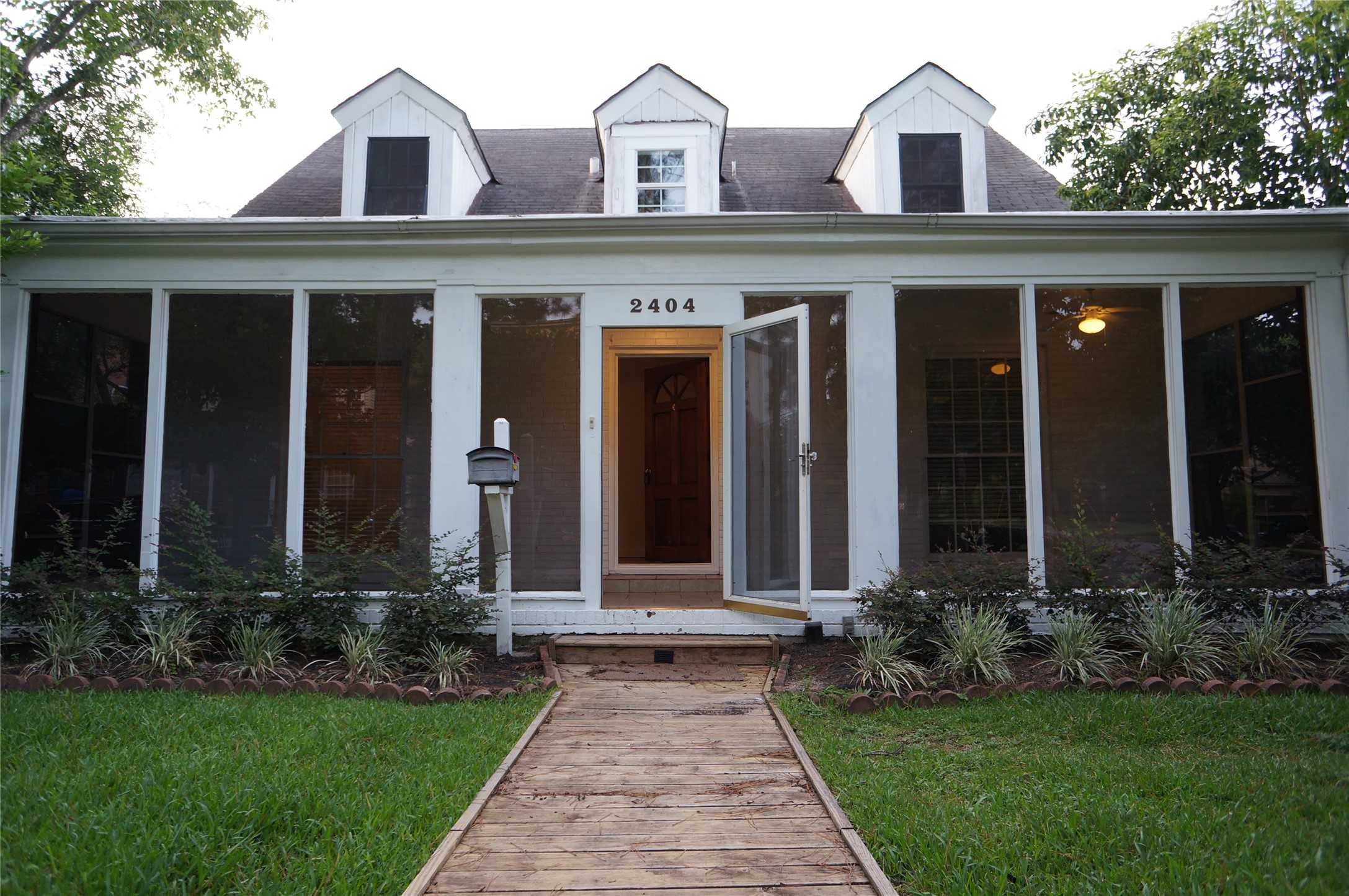 2404 Nottingham Street Houston, TX 77005 - Photo 1 of 12