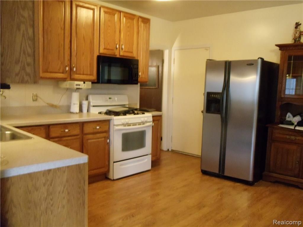 23793 Cedar Ridge Drive Romulus, MI 48174 - Photo 4 of 11 23793 Cedar Ridge 006.JPG