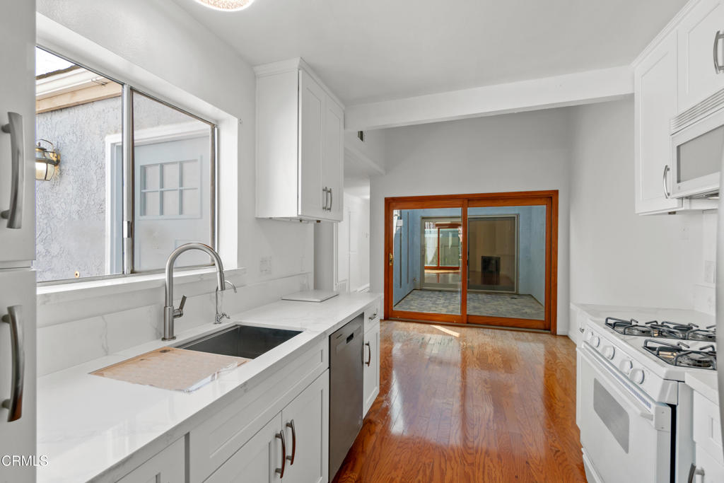 426 Reed Way Port Hueneme, CA 93041 - Photo 14 of 34 a kitchen with a sink stove and cabinets