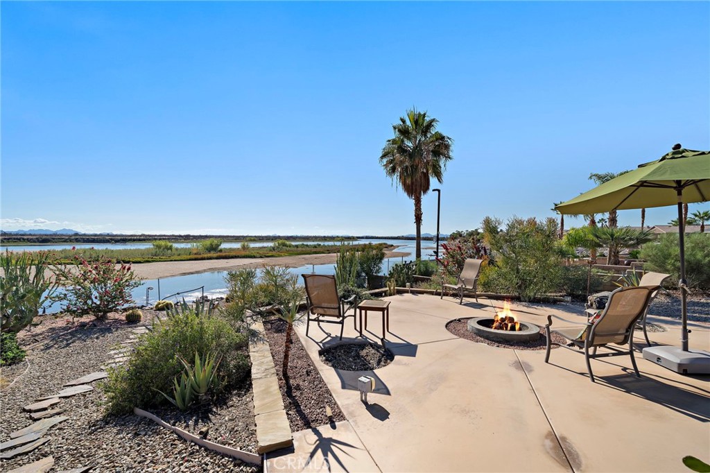 2710 Colorado River Road Blythe, CA 92225 - Photo 33 of 43 a view of swimming pool with outdoor seating and a palm tree