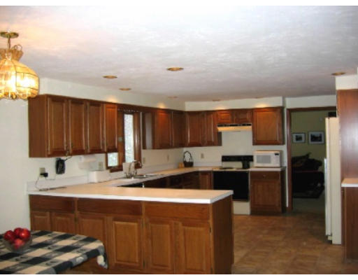 127 Chestnut Street Upton, MA 01568 - Photo 3 of 14 Gallery Image 3