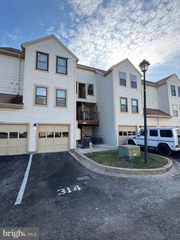 $2,000 | 13409 Shady Knoll Drive, Unit 113, Silver Spring, MD 20904