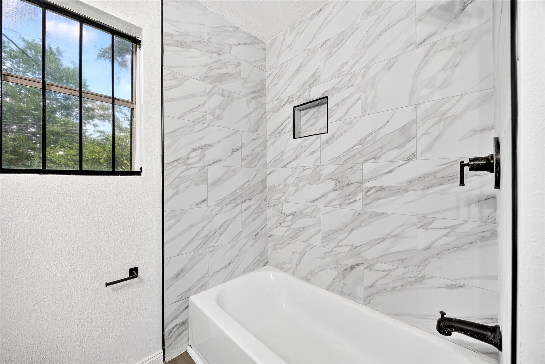9211 Clearway Drive Houston, TX 77033 - Photo 25 of 34