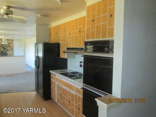 806 Ghormley Road Yakima, WA 98908 - Photo 13 of 15 a kitchen with a refrigerator stove and microwave
