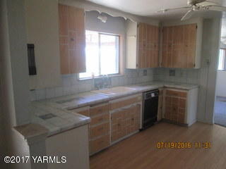 806 Ghormley Road Yakima, WA 98908 - Photo 14 of 15 a kitchen with a sink stove and cabinets