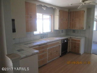 806 Ghormley Road Yakima, WA 98908 - Photo 15 of 15 a kitchen with a sink stove and cabinets