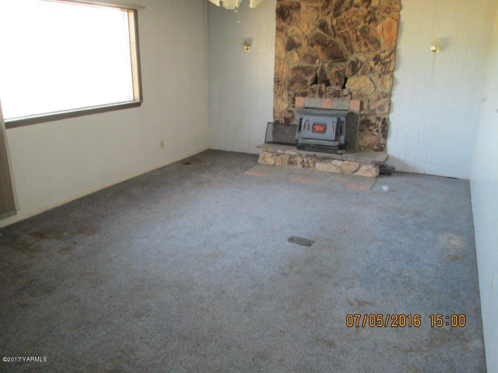 806 Ghormley Road Yakima, WA 98908 - Photo 3 of 15