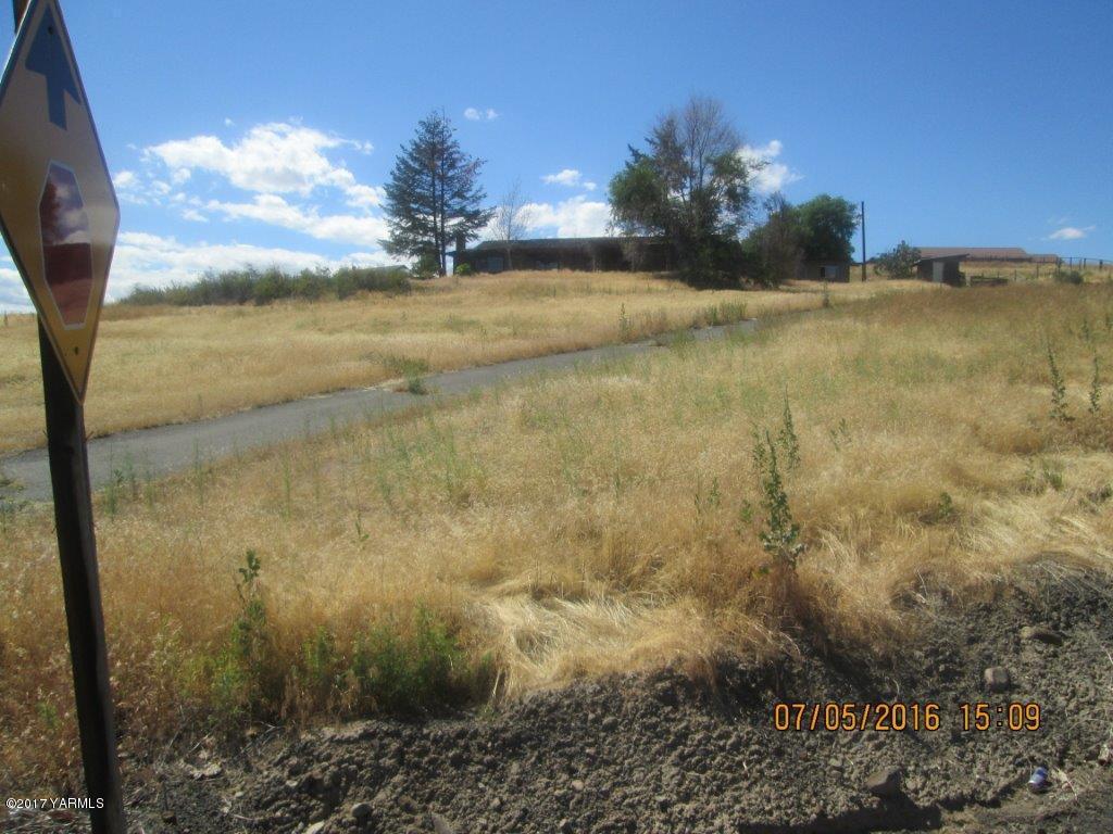 806 Ghormley Road Yakima, WA 98908 - Photo 4 of 15 a view of a lake