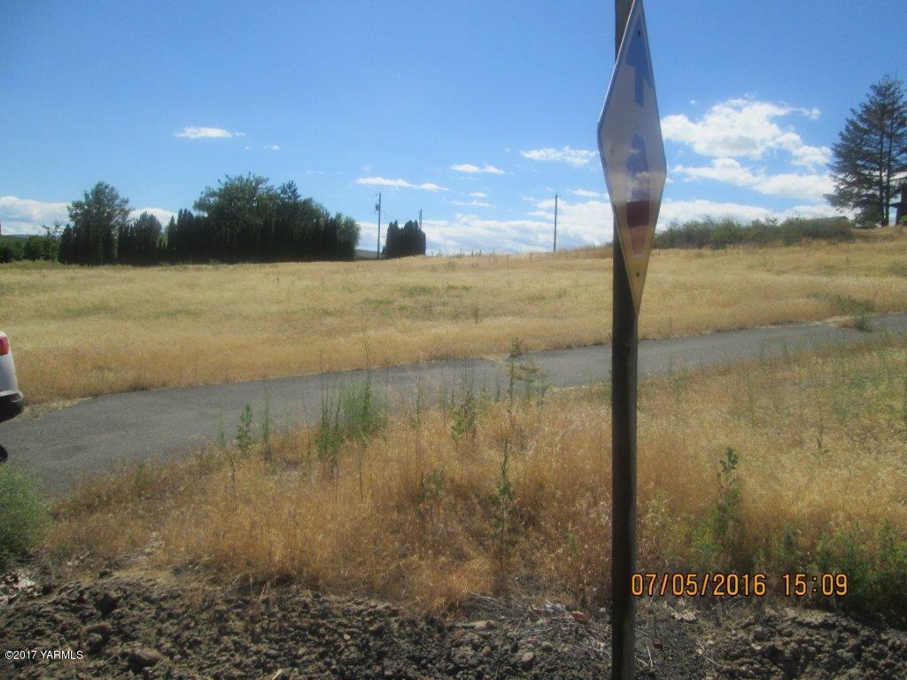 806 Ghormley Road Yakima, WA 98908 - Photo 5 of 15 a view of a lake view