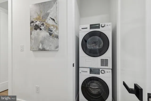 a view of a utility room with dryer and washer