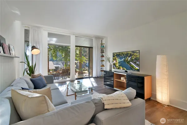 $2,600 | 6236 137th Place Northeast, Unit 229, Redmond, WA 98052