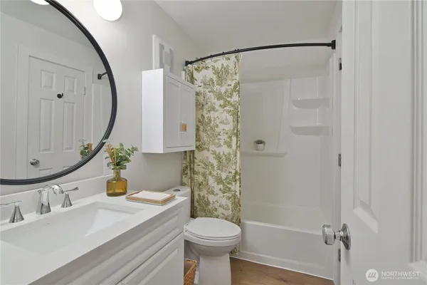 $2,600 | 6236 137th Place Northeast, Unit 229, Redmond, WA 98052