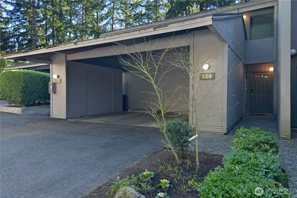 $2,600 | 6236 137th Place Northeast, Unit 229, Redmond, WA 98052