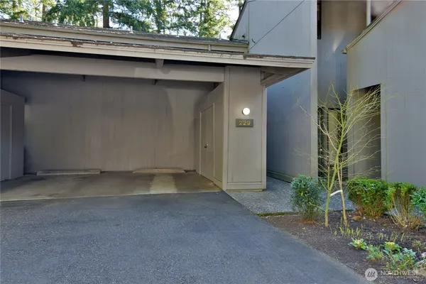 $2,600 | 6236 137th Place Northeast, Unit 229, Redmond, WA 98052