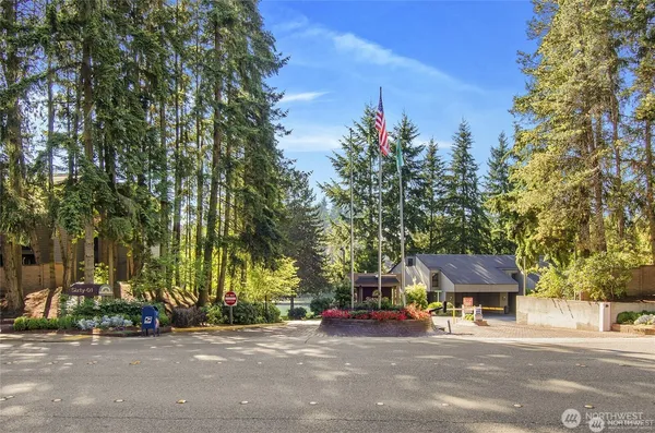 $2,600 | 6236 137th Place Northeast, Unit 229, Redmond, WA 98052