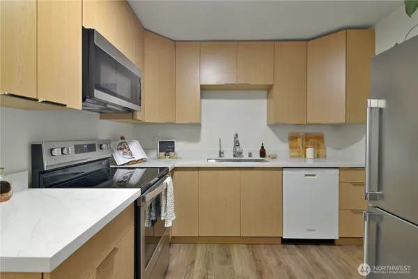 $2,600 | 6236 137th Place Northeast, Unit 229, Redmond, WA 98052