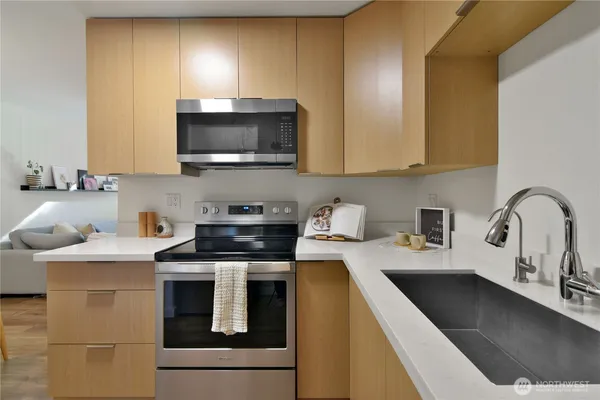 $2,600 | 6236 137th Place Northeast, Unit 229, Redmond, WA 98052