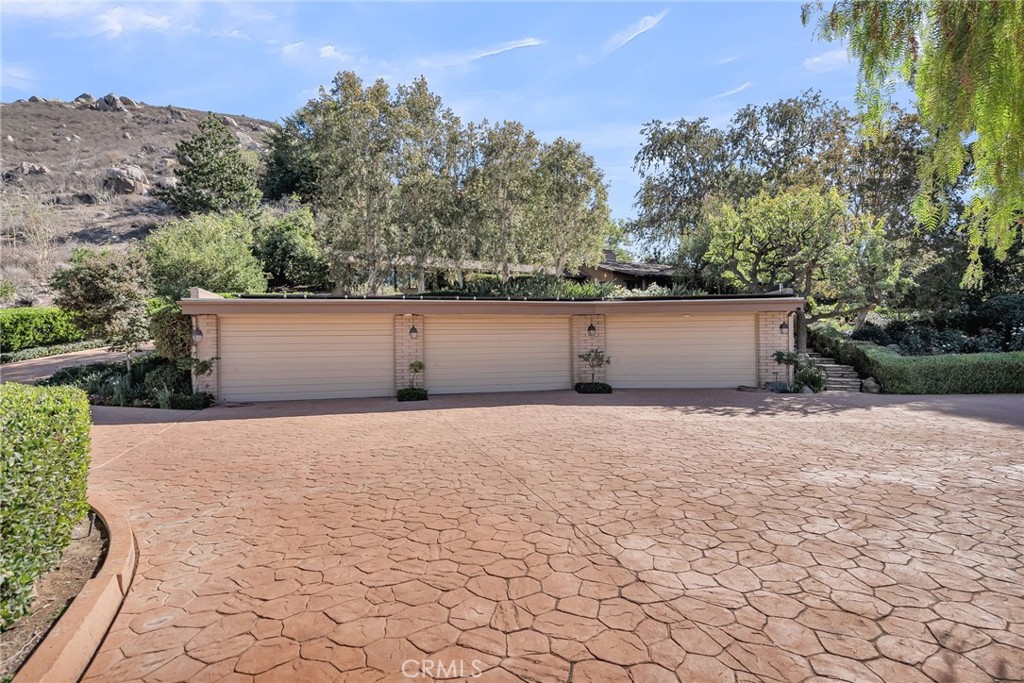 6146 Hawarden Drive Riverside, CA 92506 - Photo 6 of 75