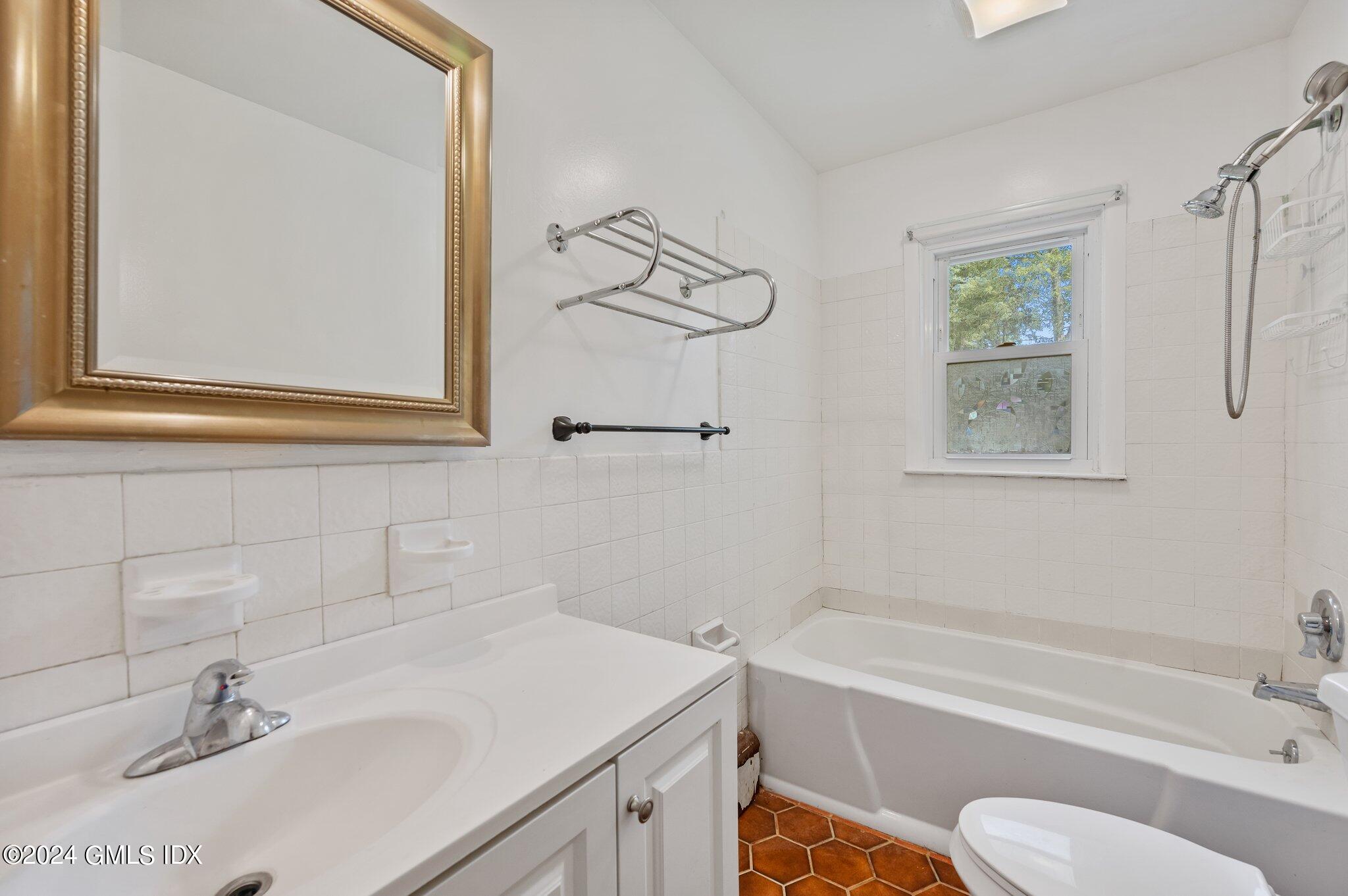 25 Mary Lane Riverside, CT 06878 - Photo 13 of 18 12 - 25 Mary Lane