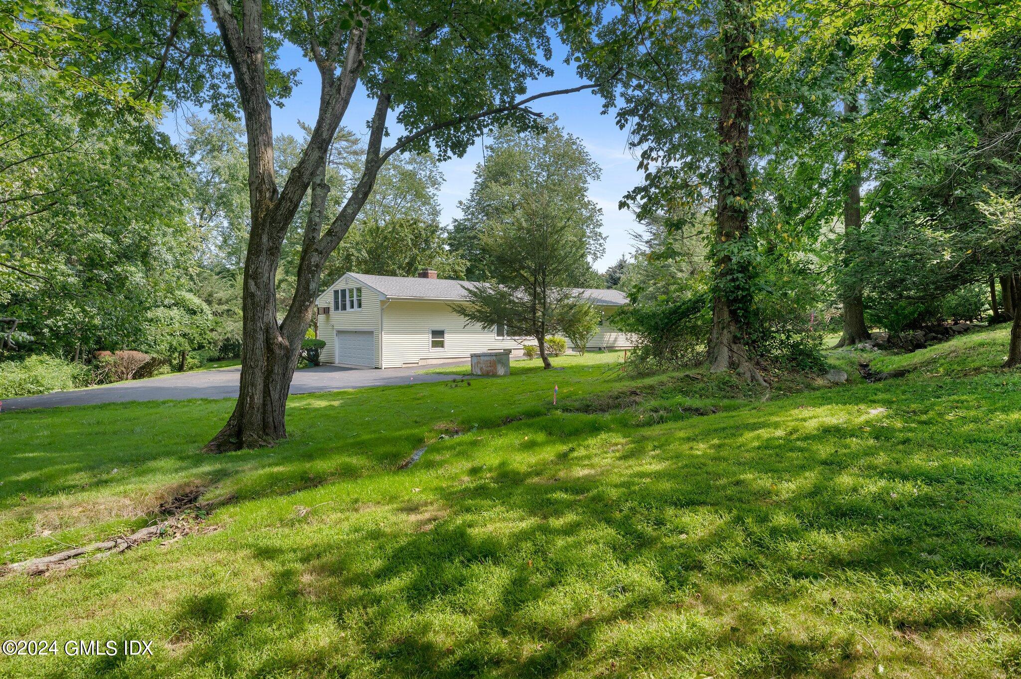 25 Mary Lane Riverside, CT 06878 - Photo 16 of 18 15 - 25 Mary Lane 1