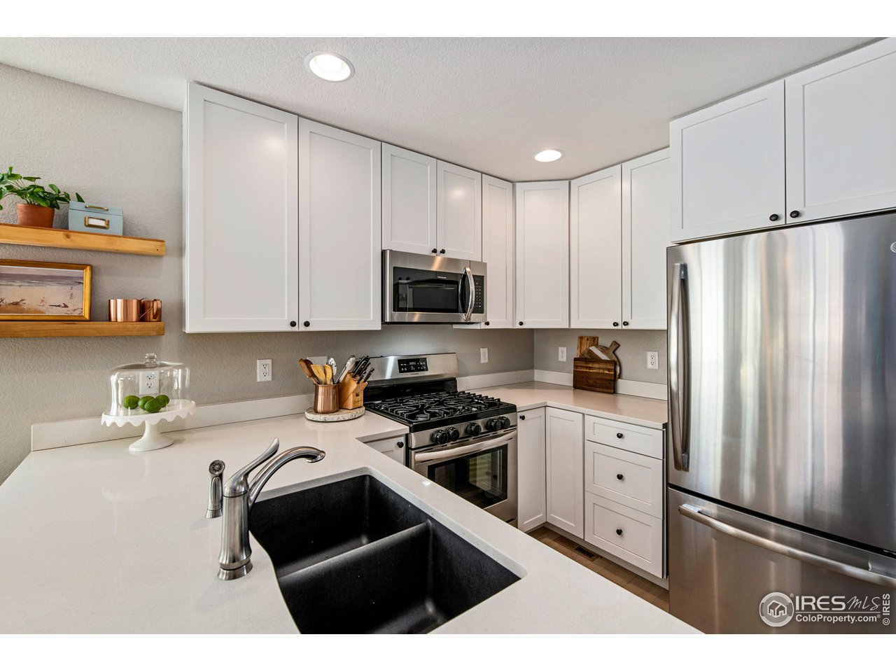 713 Country Rd Trail Berthoud, CO 80513 - Photo 12 of 27 Upgraded kitchen