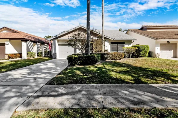 $329,000 | 4928 Boxwood Circle, Boynton Beach, FL 33436