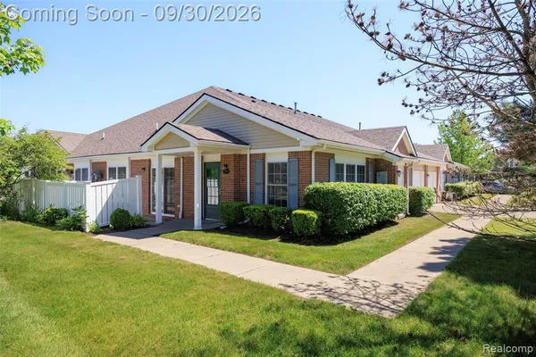 $1,800 | 42268 Hanover Drive, Unit 4, Belleville, MI 48111