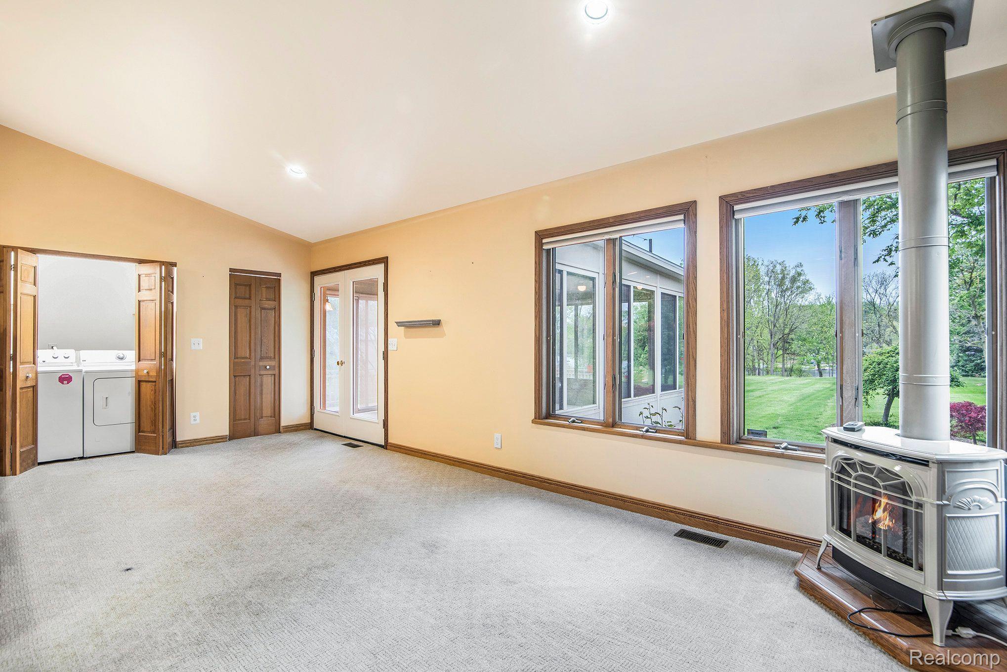 2037 North Long Lake Road Fenton, MI 48430 - Photo 11 of 38 Gallery Image 11