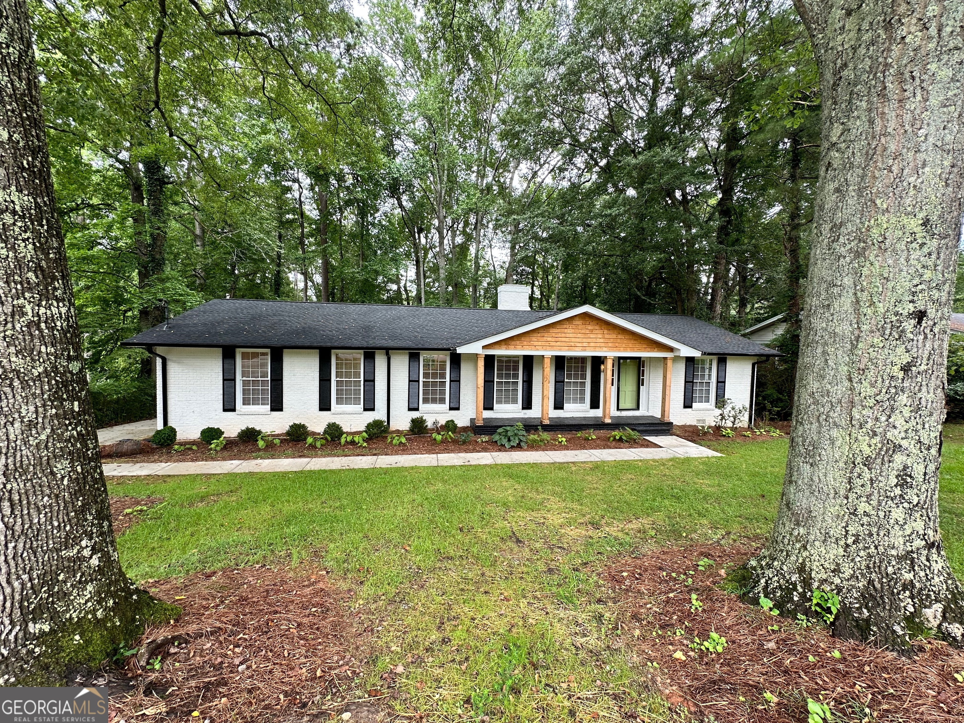 3 Briarwood Lane Newnan, GA 30263 - Photo 1 of 1 a front view of a house with a garden