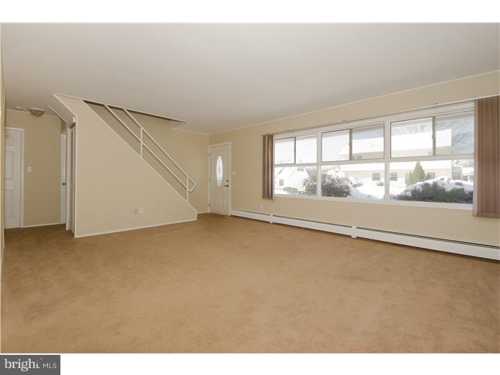 10 Crystal Road Levittown, PA 19057 - Photo 2 of 23
