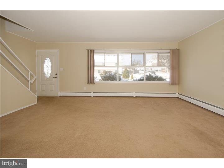 10 Crystal Road Levittown, PA 19057 - Photo 4 of 23