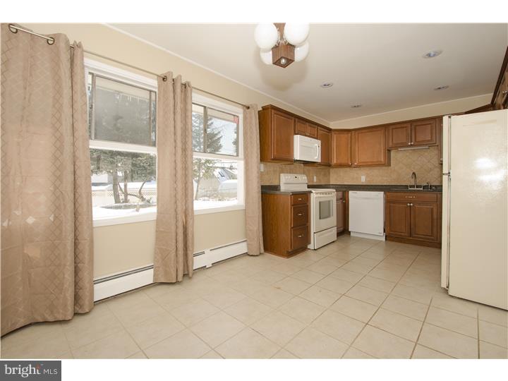 10 Crystal Road Levittown, PA 19057 - Photo 5 of 23