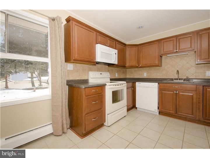 10 Crystal Road Levittown, PA 19057 - Photo 6 of 23