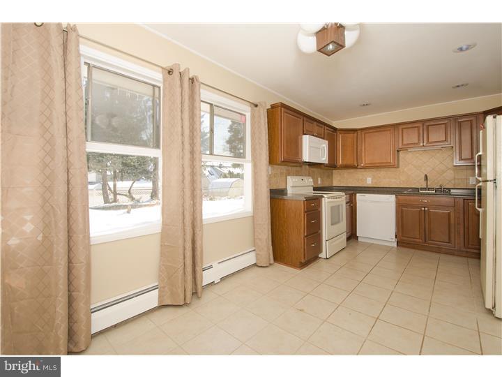 10 Crystal Road Levittown, PA 19057 - Photo 7 of 23