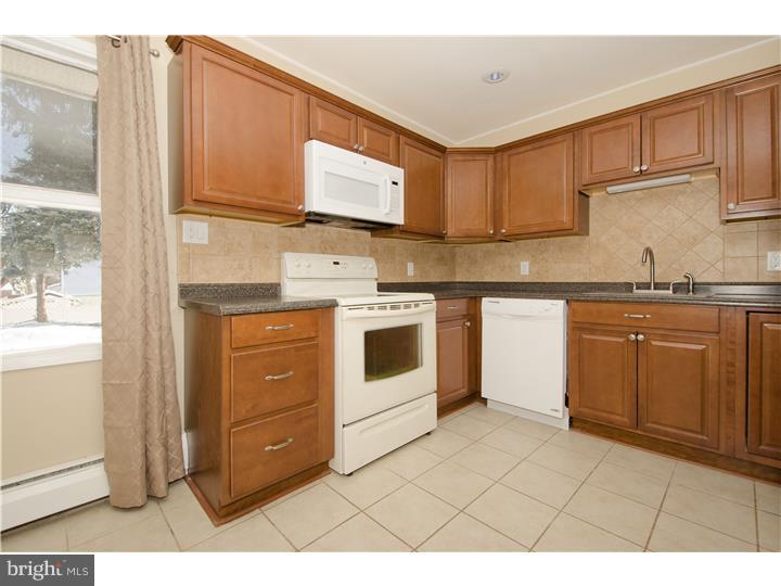 10 Crystal Road Levittown, PA 19057 - Photo 8 of 23