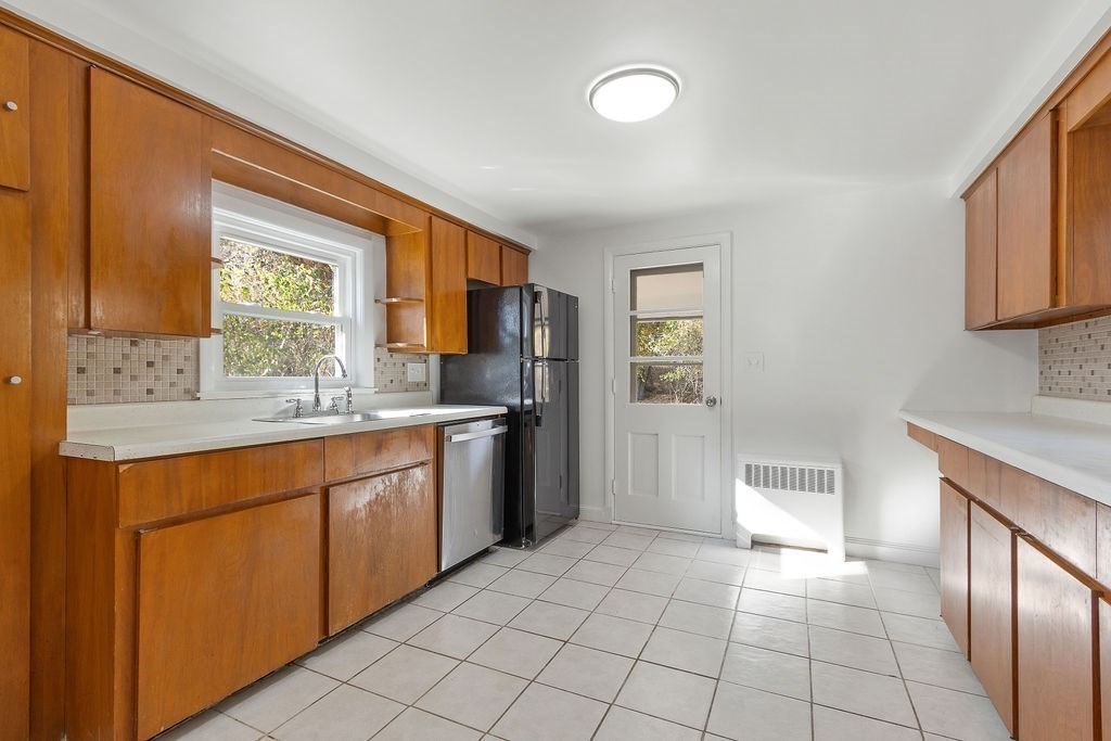 53 Red Barn Road Wayland, MA 01778 - Photo 8 of 28