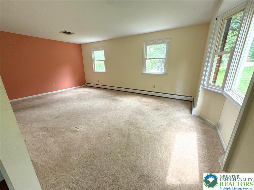 5271 Hillside Road Northampton, PA 18067 - Photo 15 of 61 Living Room