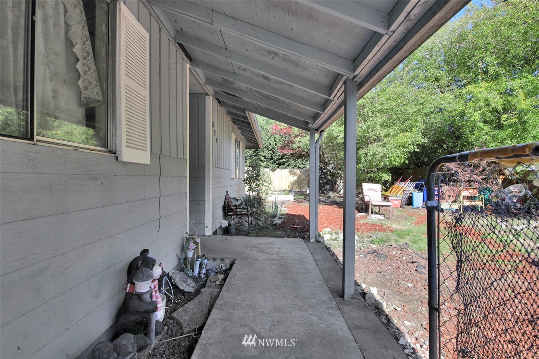 104 Raintree Loop Southeast Rainier, WA 98576 - Photo 4 of 19 Gallery Image 4