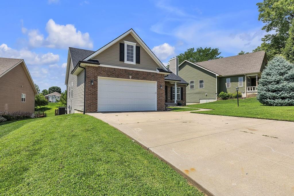 2708 Meadow Ridge Drive St. Joseph, MO 64504 - Photo 3 of 60