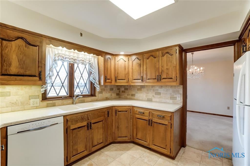 412 Eagle Point Road Rossford, OH 43460 - Photo 7 of 38 Gallery Image 7