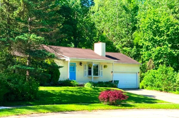 $369,900 | 369 Tanglewood Circle, Brighton, MI 48116