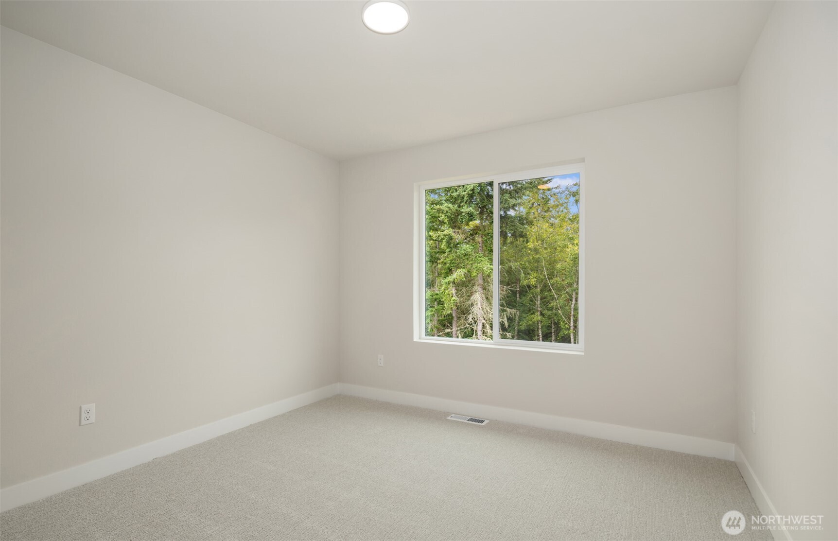 23277 Arbors Ter Road Northeast, Unit 16 Kingston, WA 98346 - Photo 18 of 20 an empty room with a window