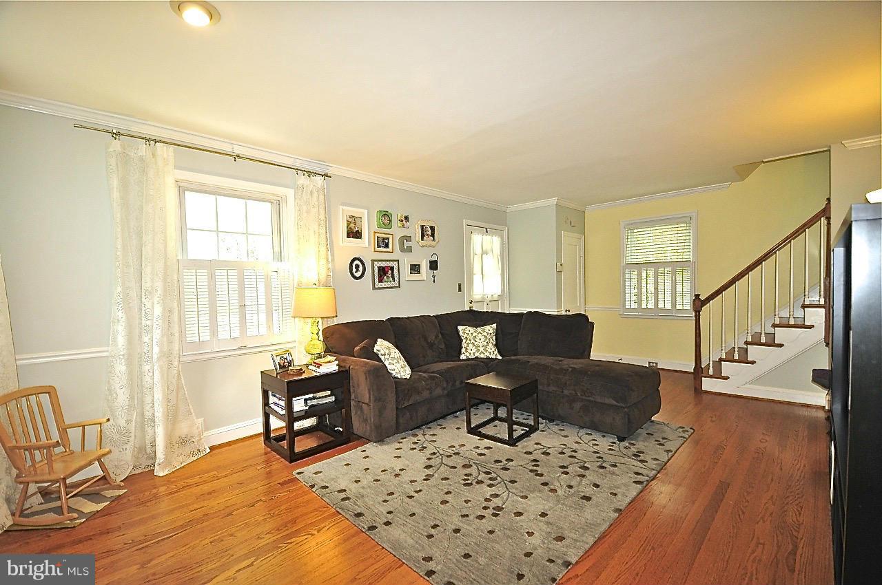 326 Broadmoor Road Baltimore, MD 21212 - Photo 4 of 26 Living Room