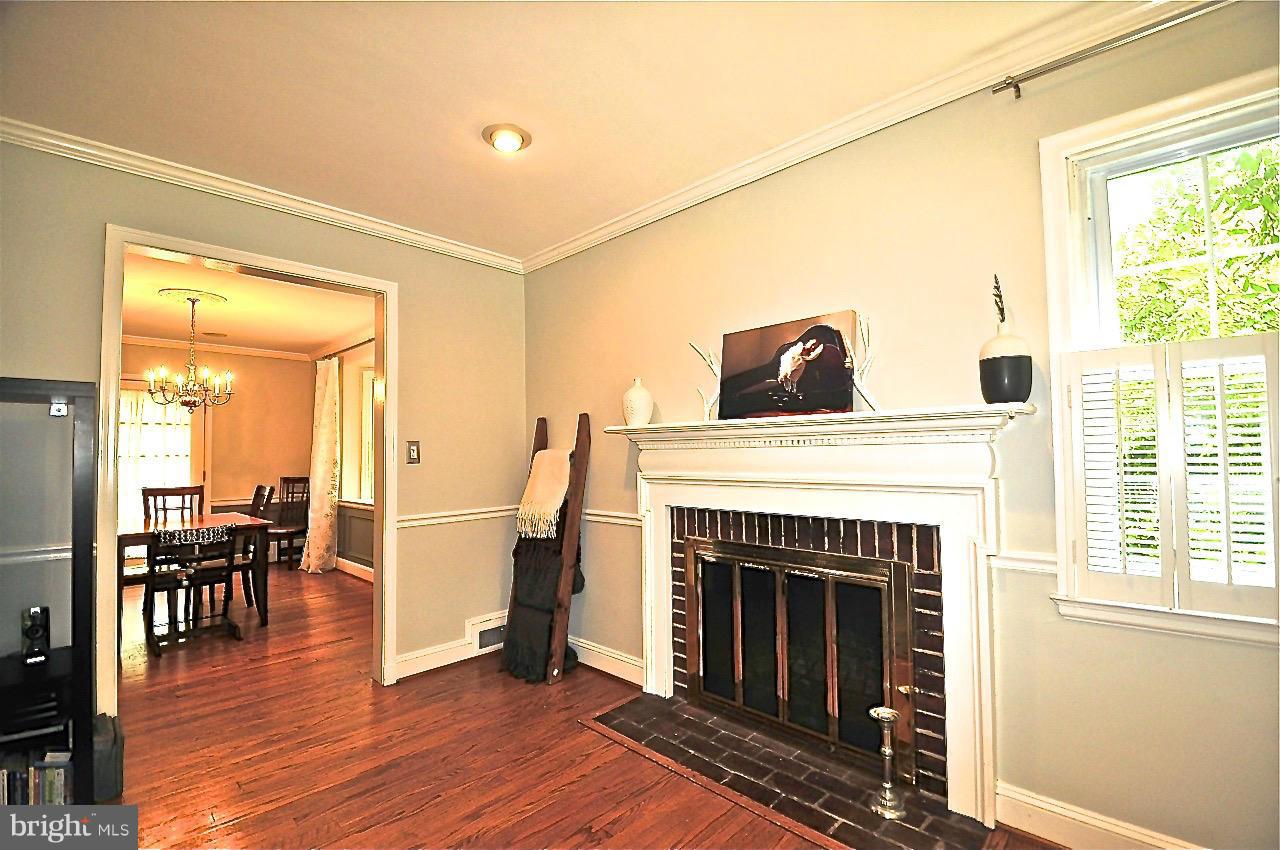 326 Broadmoor Road Baltimore, MD 21212 - Photo 5 of 26 Living Room
