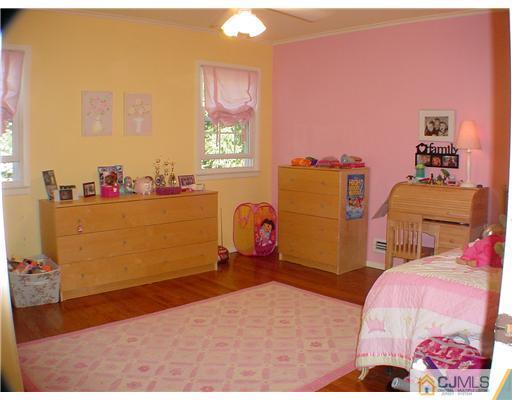 39 Clive Hills Road Edison, NJ 08820 - Photo 7 of 10 a bedroom with bed and a closet